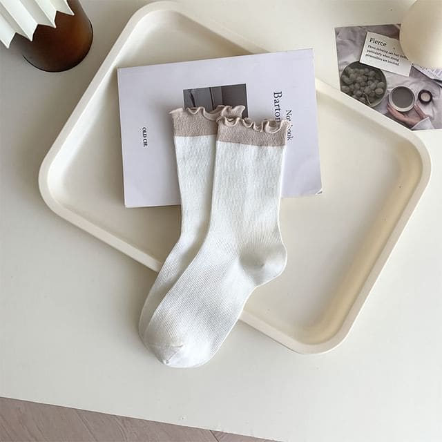 Ruffle Trimmed Contrast Trim Socks - White / One Size