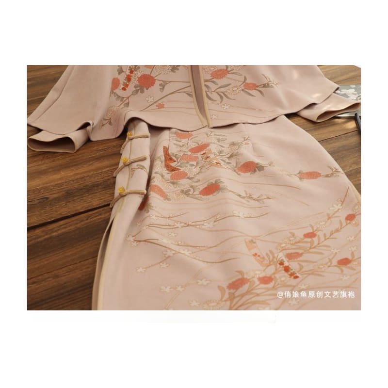 Set: 3/4-Sleeve Floral Midi Qipao + Capelet