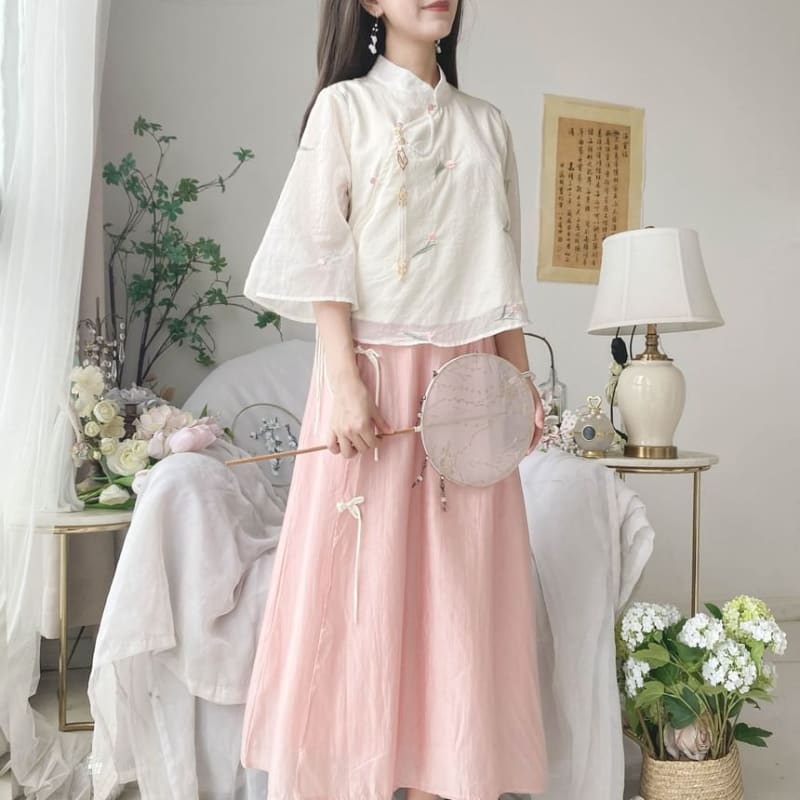 Set: Elbow-Sleeve Flower Embroidered Blouse + High Waist