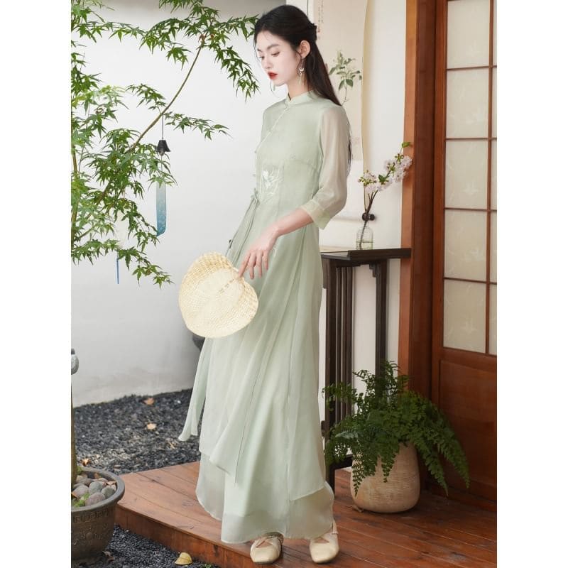 Set: Elbow-Sleeve Flower Embroidered Hanfu Blouse + High