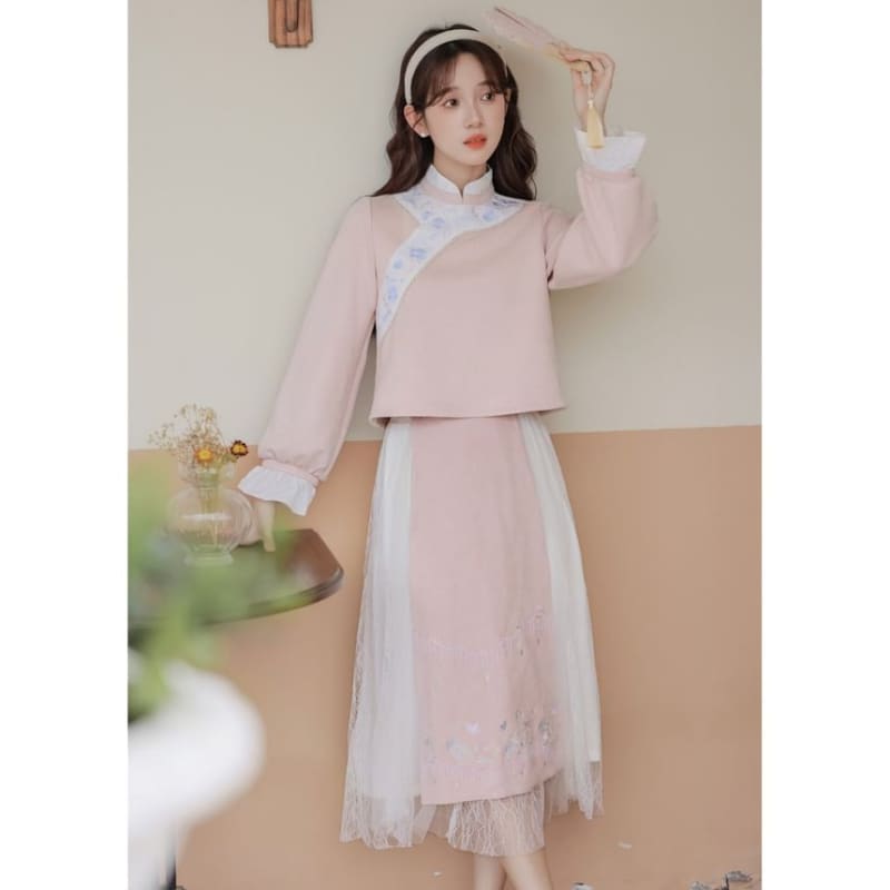 Set: Long-Sleeve Embroidered Flower Hanfu Top + Mid Rise