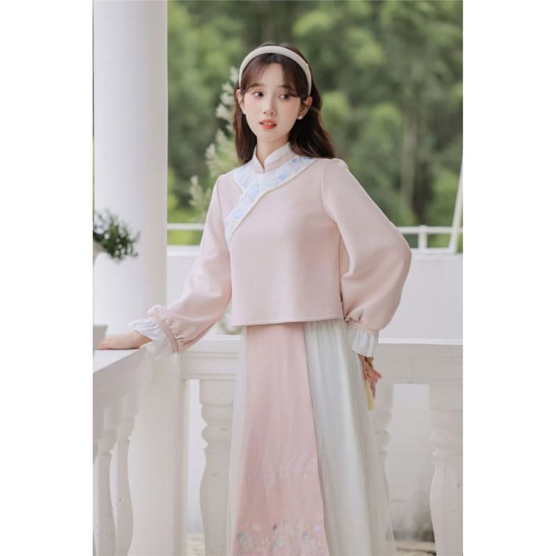 Set: Long-Sleeve Embroidered Flower Hanfu Top + Mid Rise