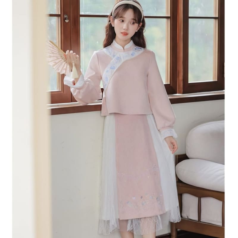 Set: Long-Sleeve Embroidered Flower Hanfu Top + Mid Rise