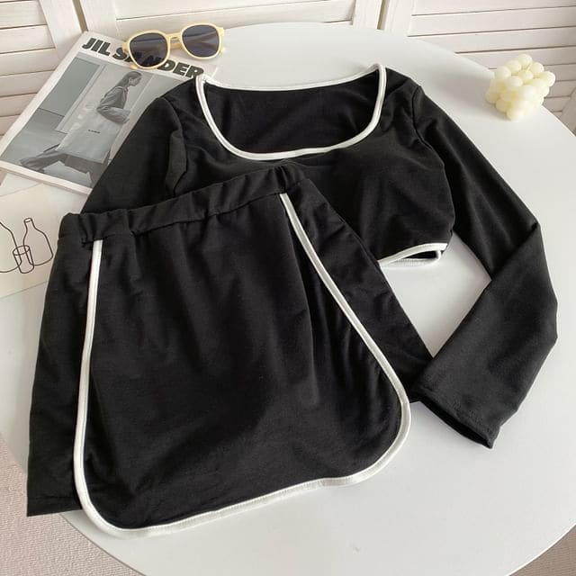 Set: Long-Sleeve Scoop Neck Contrast Trim Crop T-Shirt