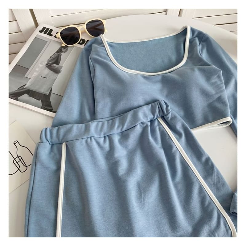 Set: Long-Sleeve Scoop Neck Contrast Trim Crop T-Shirt