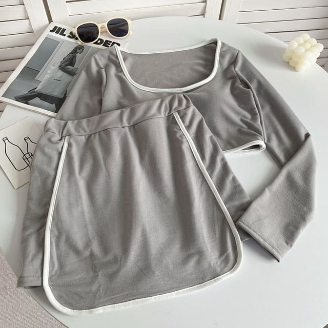 Set: Long-Sleeve Scoop Neck Contrast Trim Crop T-Shirt