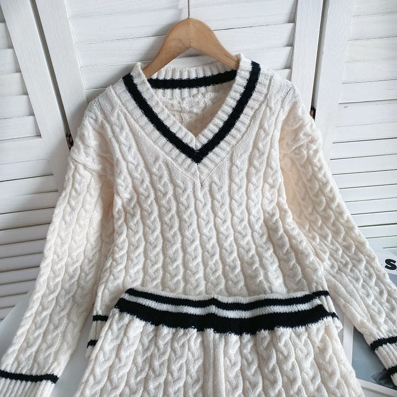 Set: V-Neck Contrast Trim Cable Knit Sweater + High Waist