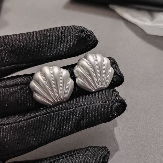 Shell Stud Earring - 1 Pair - S925 Silver - Silver