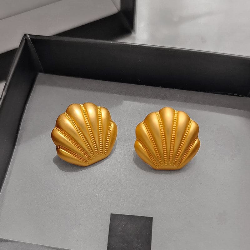 Shell Stud Earring