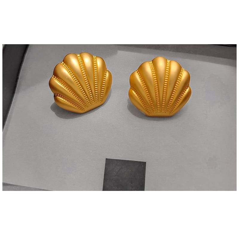 Shell Stud Earring