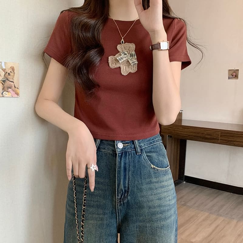 Short-Sleeve Crew Neck Bear Embroidered Cropped T-Shirt