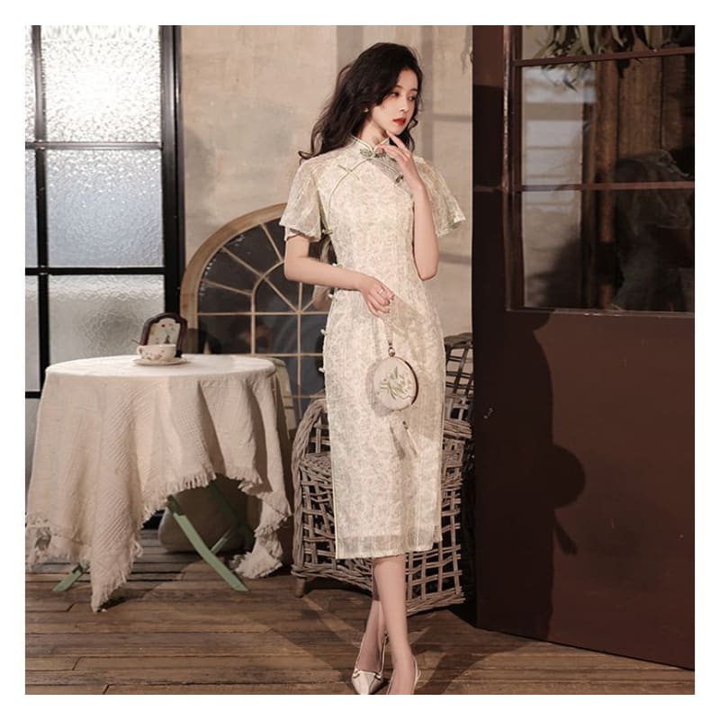 Short-Sleeve Flower Embroidered Qipao