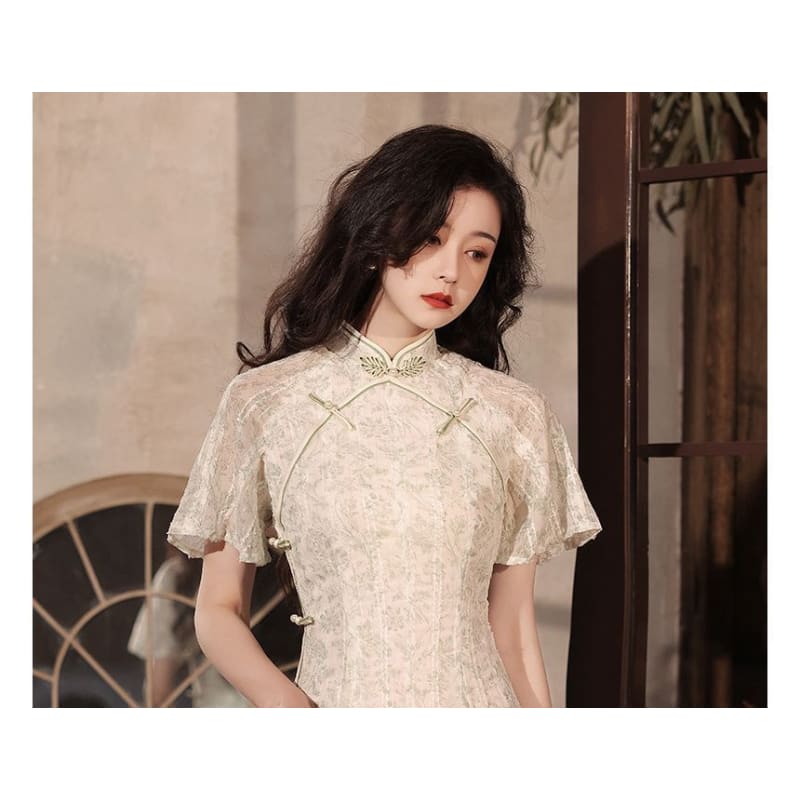 Short-Sleeve Flower Embroidered Qipao