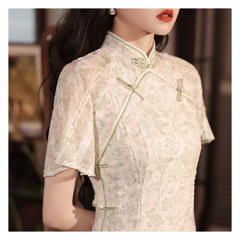 Short-Sleeve Flower Embroidered Qipao