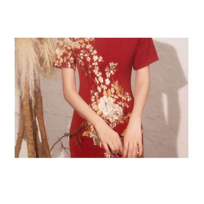 Short-Sleeve Side-Slit Qipao / Flower Embroidered A-Line