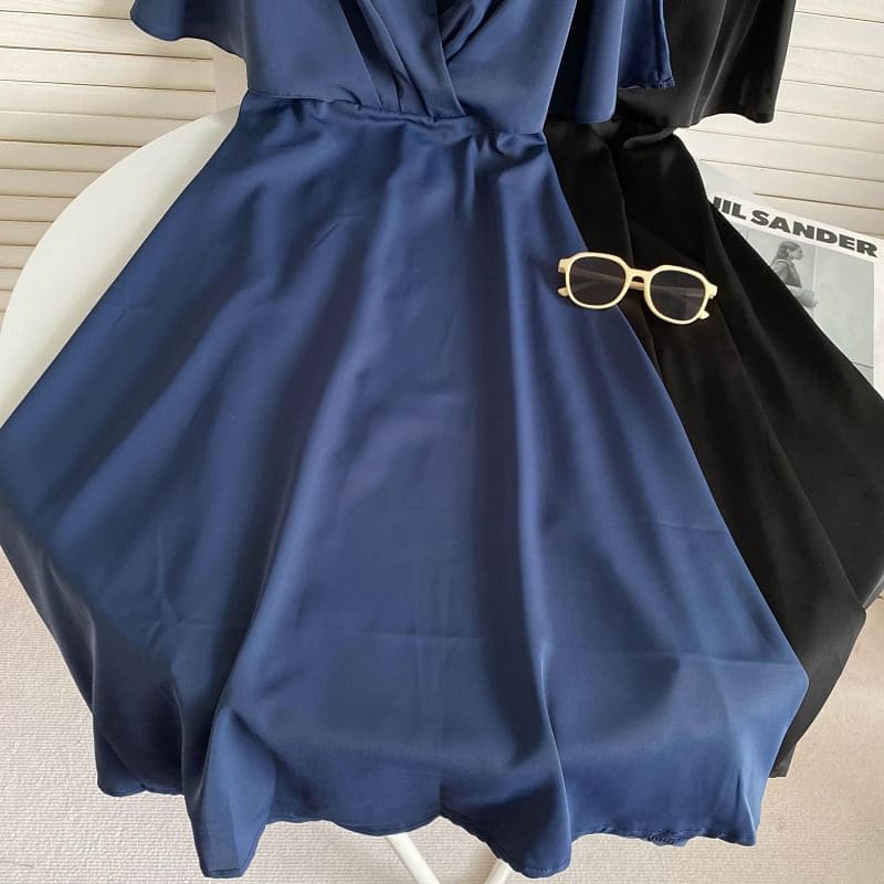 Short-Sleeve V-Neck Plain Bow Back Midi A-Line Dress