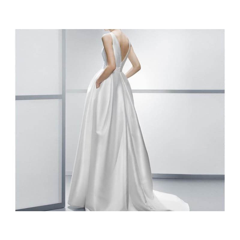 Sleeveless Boat Neck Plain Satin A-Line Wedding Gown