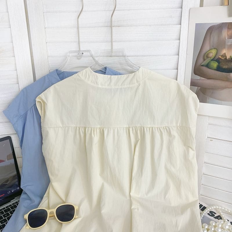 Sleeveless Round Neck Plain Shirt