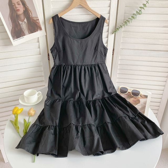 Sleeveless Scoop Neck Plain Tiered A-Line Dress - Black