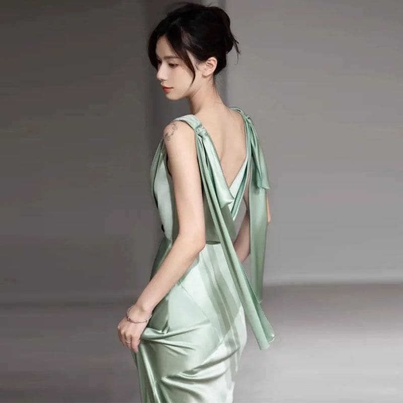 Sleeveless V-Neck Plain Open Back Satin Mermaid Evening Gown