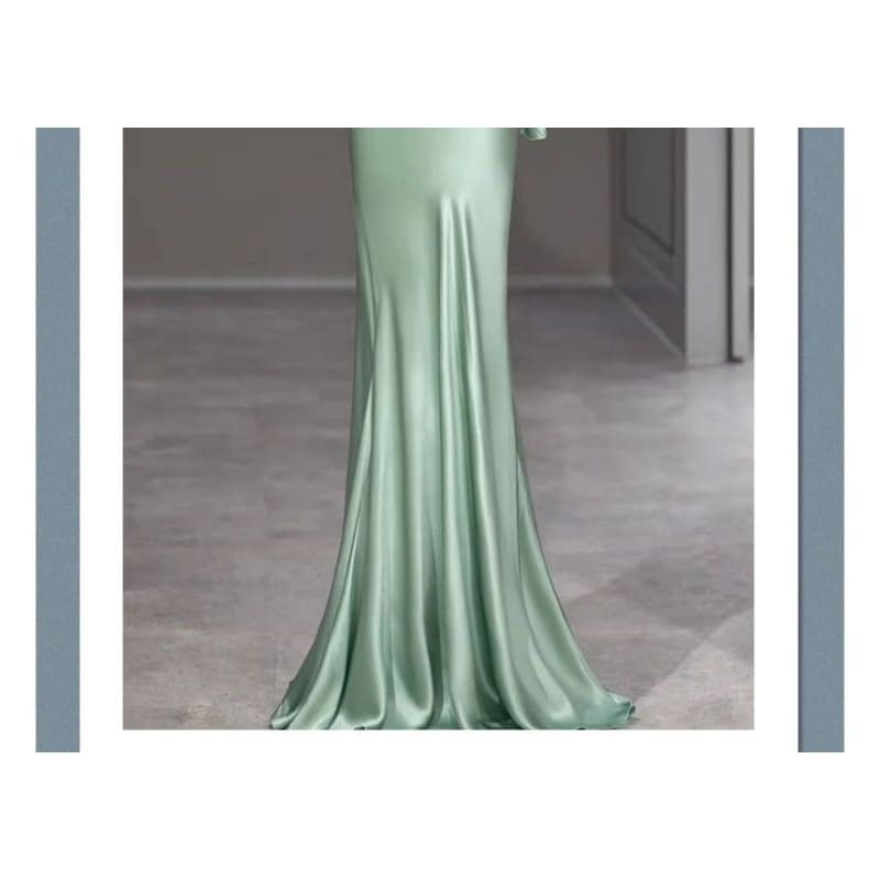 Sleeveless V-Neck Plain Sheath Evening Gown