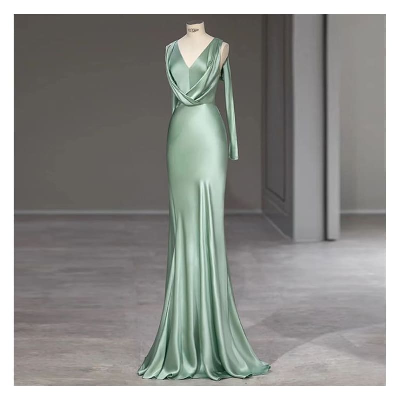 Sleeveless V-Neck Plain Sheath Evening Gown