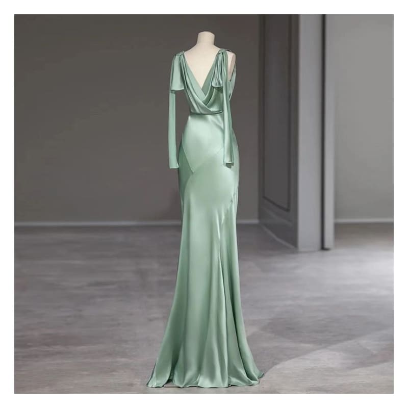 Sleeveless V-Neck Plain Sheath Evening Gown