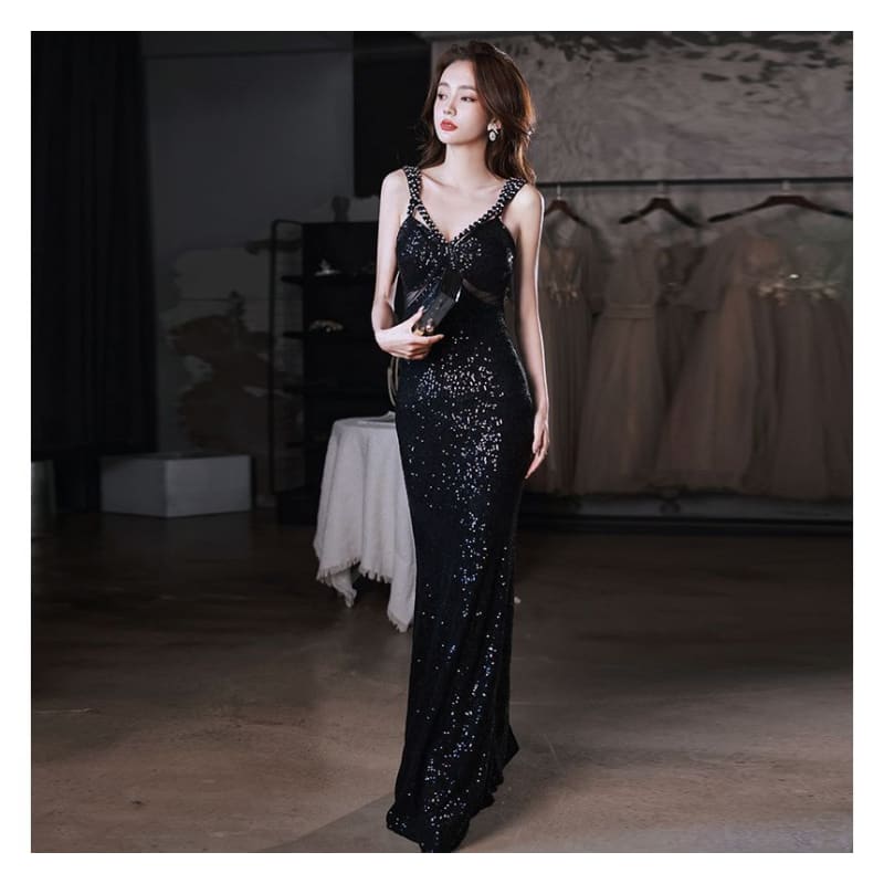 Sleeveless V-Neck Sequined Mermaid Evening Gown