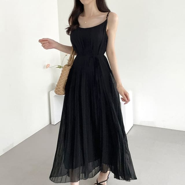 Spaghetti Strap Scoop Neck Plain Midi Pleated Dress - Black