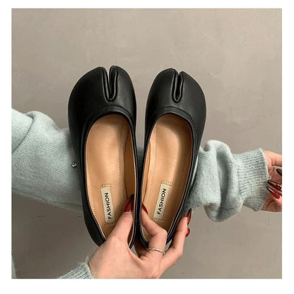 Split-Toe Flats - Black / 35 - Shoes