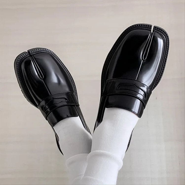 Split Toe Tabi Loafers - EU34 (US4.0) / Black / Glossy