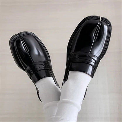 Split Toe Tabi Loafers - EU34 (US4.0) / Black / Glossy