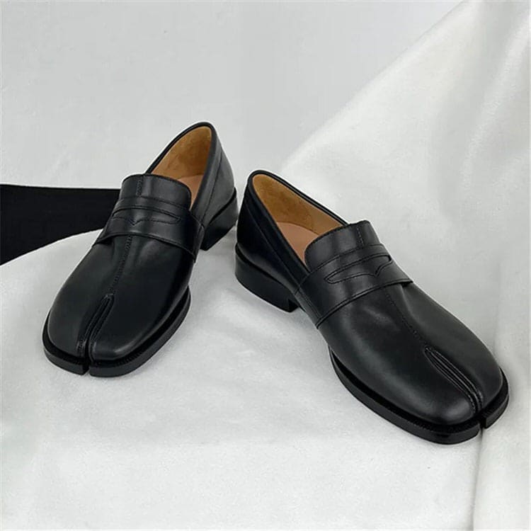 Split Toe Tabi Loafers - EU34 (US4.0) / Black / Matte