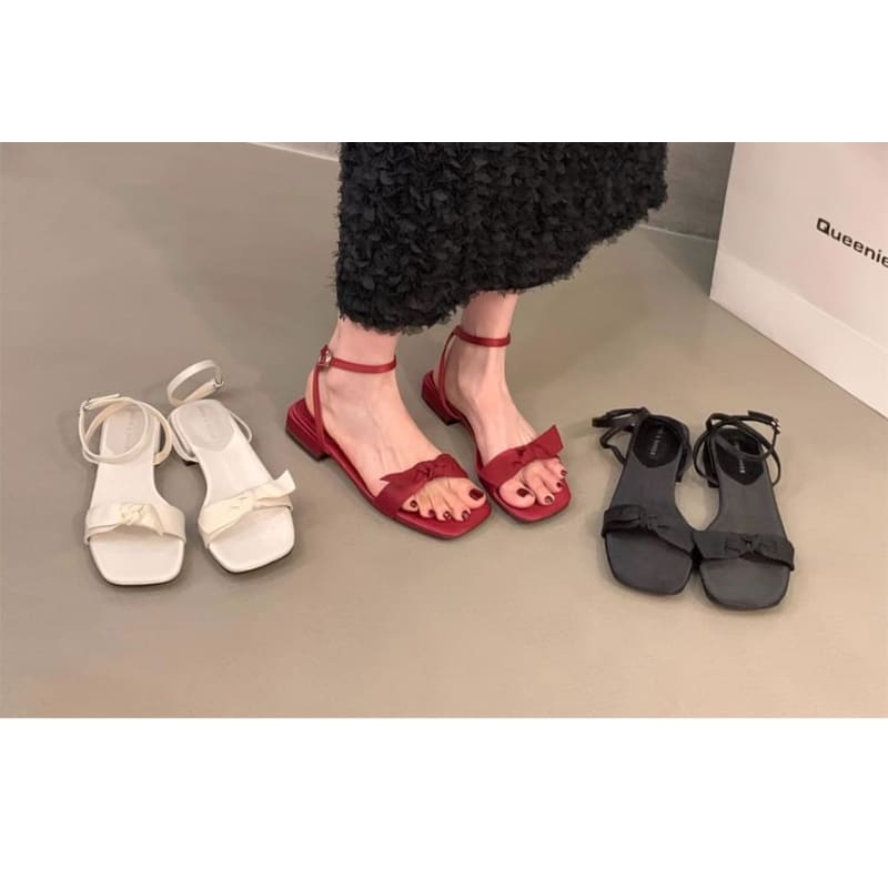 Square-Toe Bow Low Heel Sandals