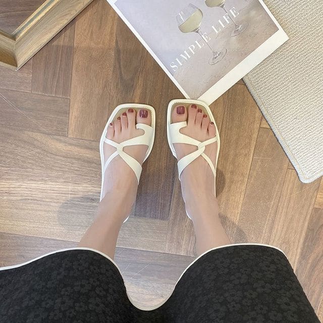 Square-Toe Toe-Loop Slide Sandals - Off-White / 35