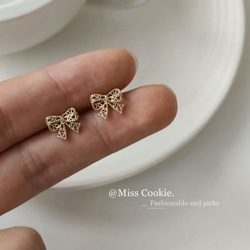 Sterling Silver Ribbon Stud Earring