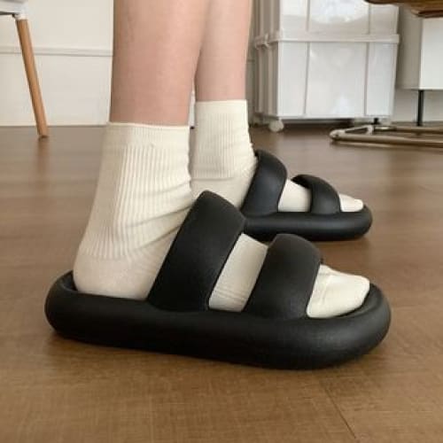 Strappy Platform Slippers - Black / 36 to 37