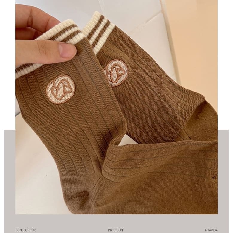 Striped Embroidered Ribbed Short Socks Set