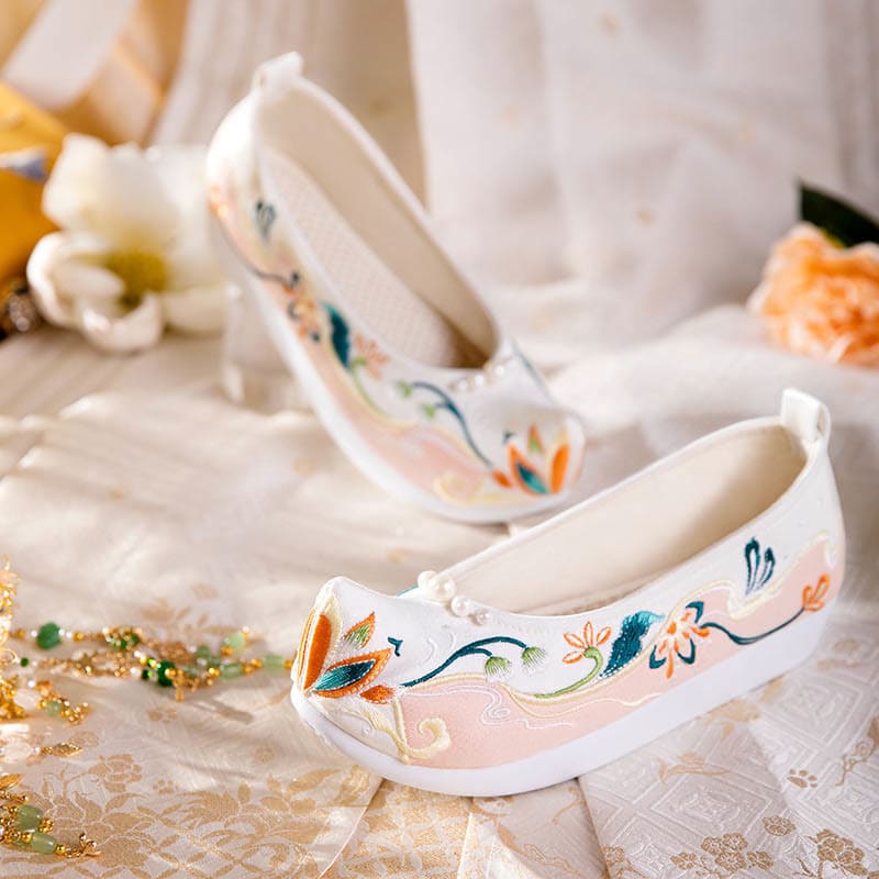 Sweet Retro Pearl Decor Floral Embroidery Shoes