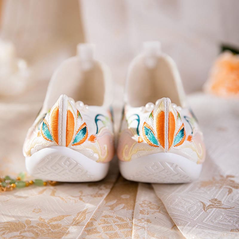 Sweet Retro Pearl Decor Floral Embroidery Shoes