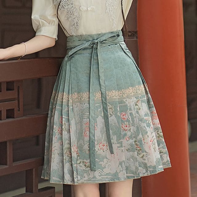 Traditional Chinese Elbow-Sleeve V-Neck Floral Embroidered