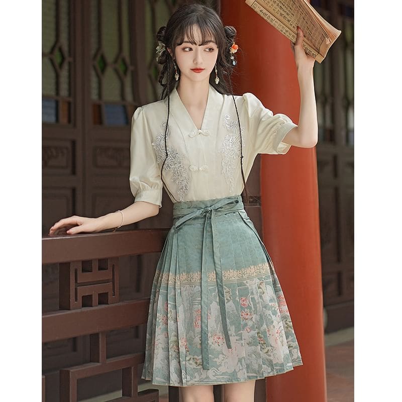 Traditional Chinese Elbow-Sleeve V-Neck Floral Embroidered