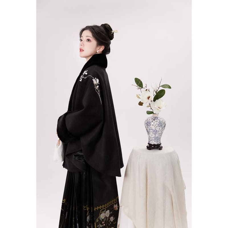 Traditional Chinese Embroidered Open Front Cape / High