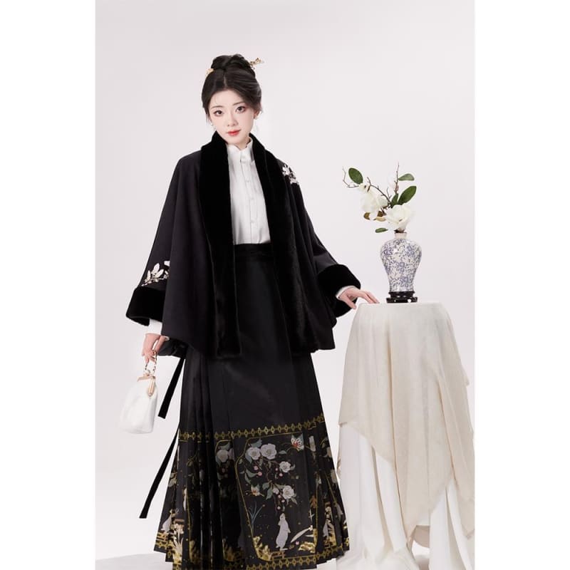 Traditional Chinese Embroidered Open Front Cape / High