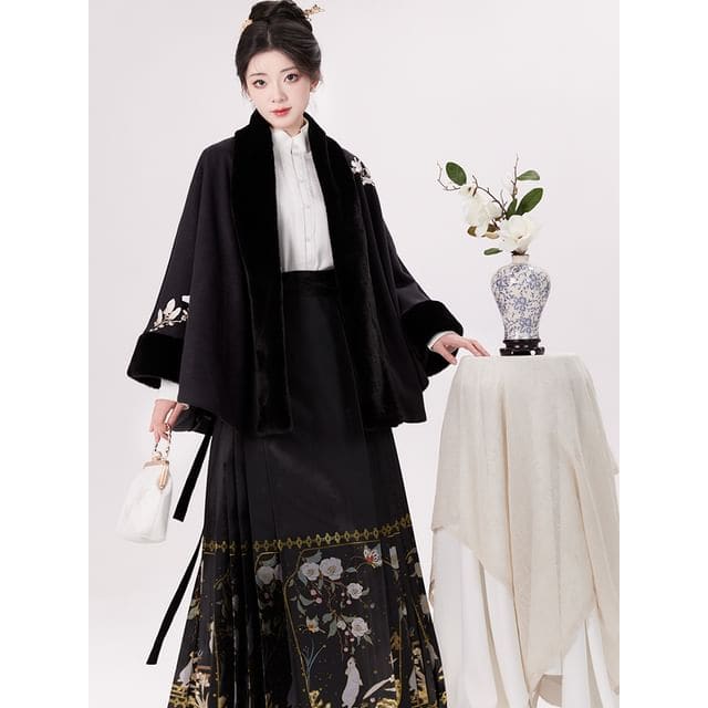 Traditional Chinese Embroidered Open Front Cape / High