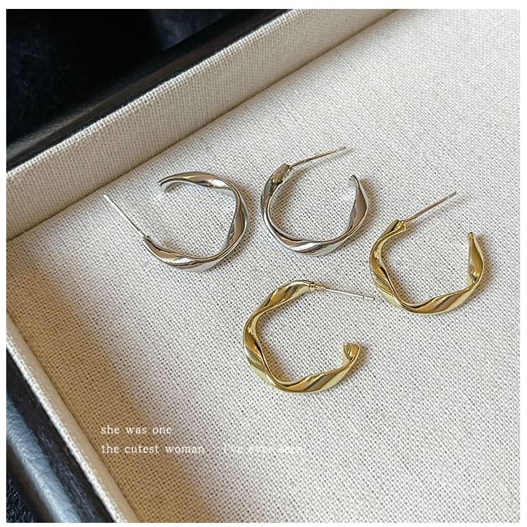 Twisted Hoop Earring