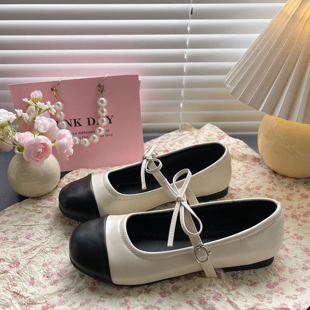 Two Tone Bow Mary Jane Shoes - Black & White / 35