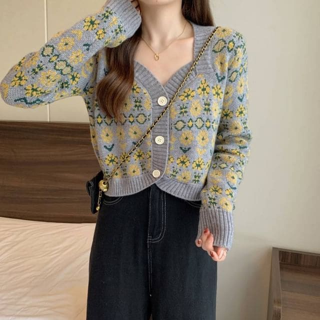 V-Neck Floral-Print Cropped Cardigan - Gray / One Size