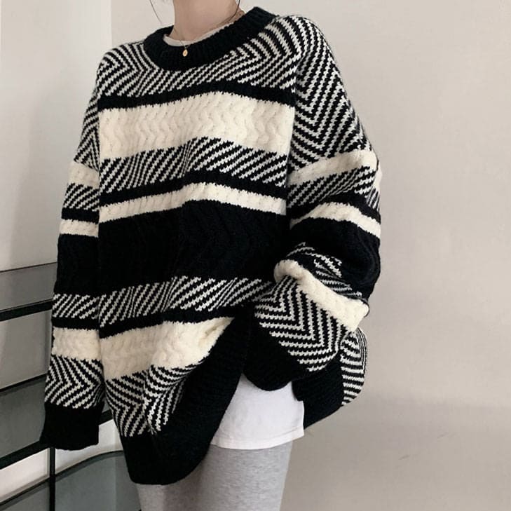 Vintage Black Knit Sweater - Free Size / Black/white
