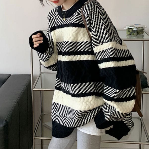 Vintage Black Knit Sweater - Free Size / Black/white